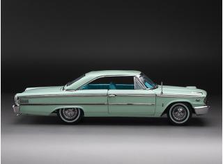 Ford Galaxie 500/XL Hardtop 1963 – Glacier Blue SunStar Metallmodell 1:18